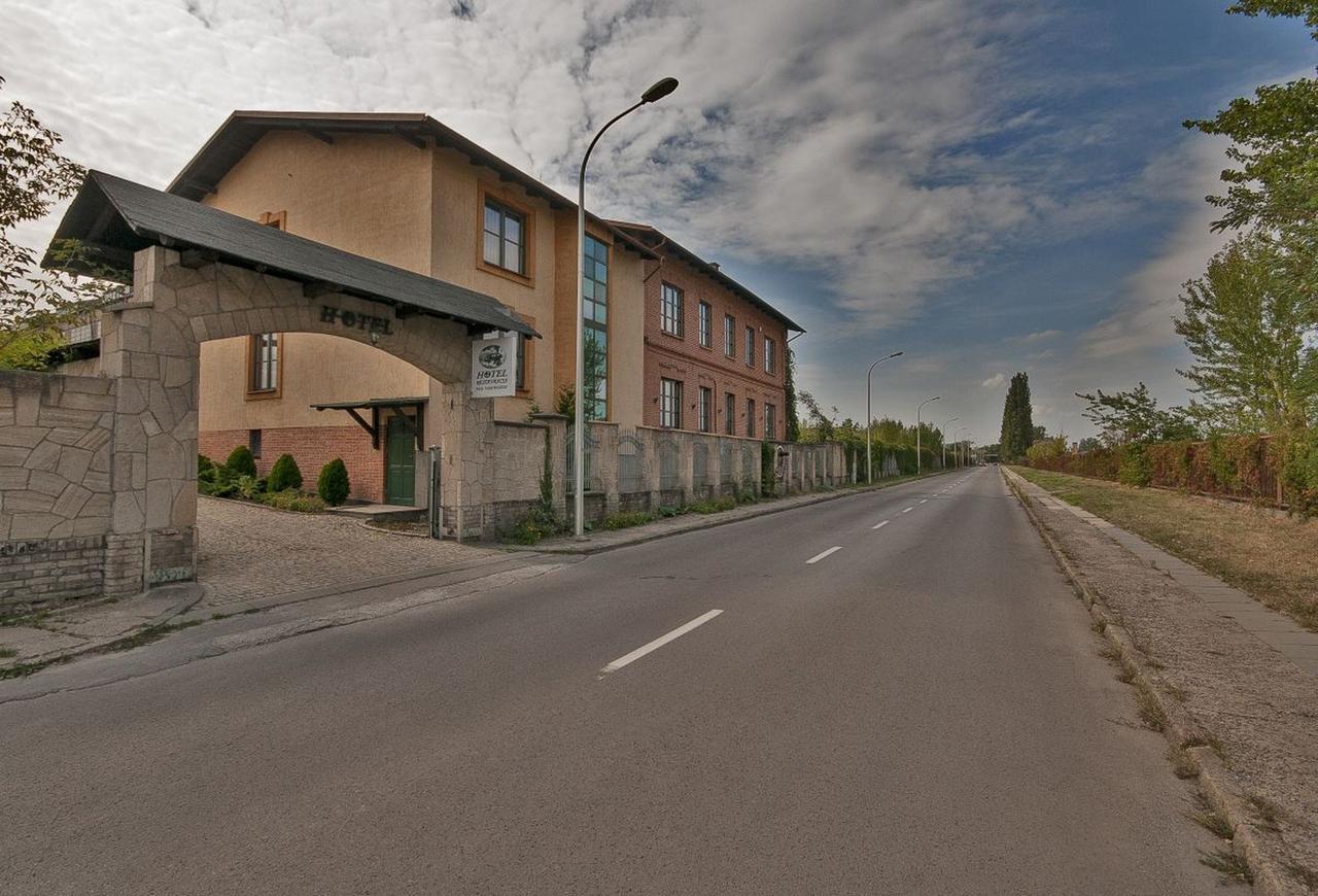 Hotel Restauracja Pod Parowozem Ostrowiec Swietokrzyski Exterior photo